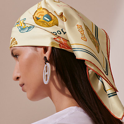 カレ 70 《カレ・リブレ》 | Hermès - エルメス-公式サイト カレ 70 《カレ・リブレ》 | Hermès - エルメス-公式サイト